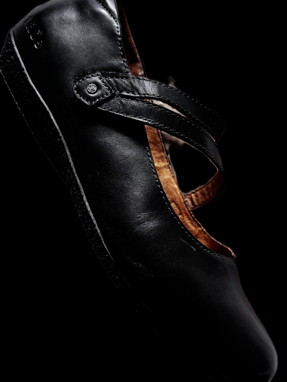 TAOS Banter black leather flats